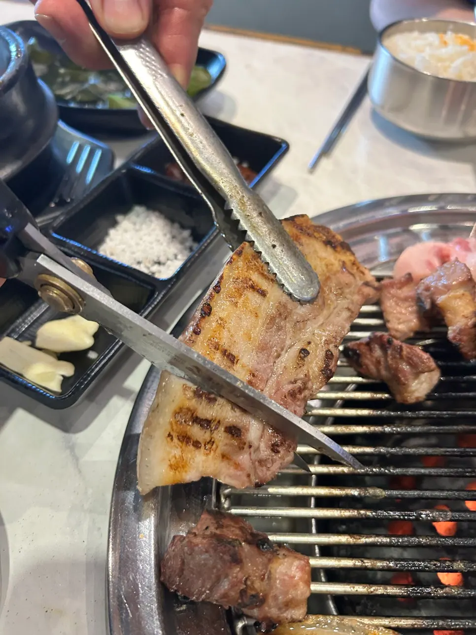표고와사비장에 곁들인 흑돼지 고기
