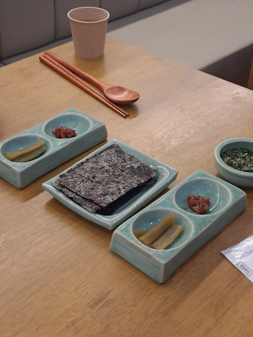 Sauces and side dishes matched to each menu item