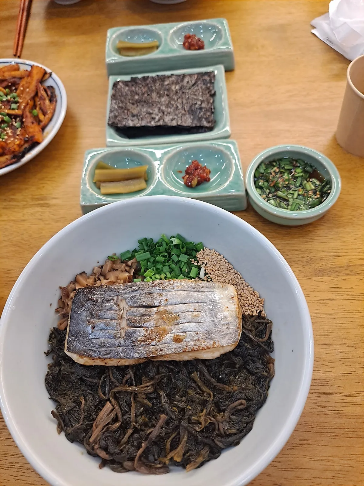 A bowl of Hyangtaek's mackerel gondre rice