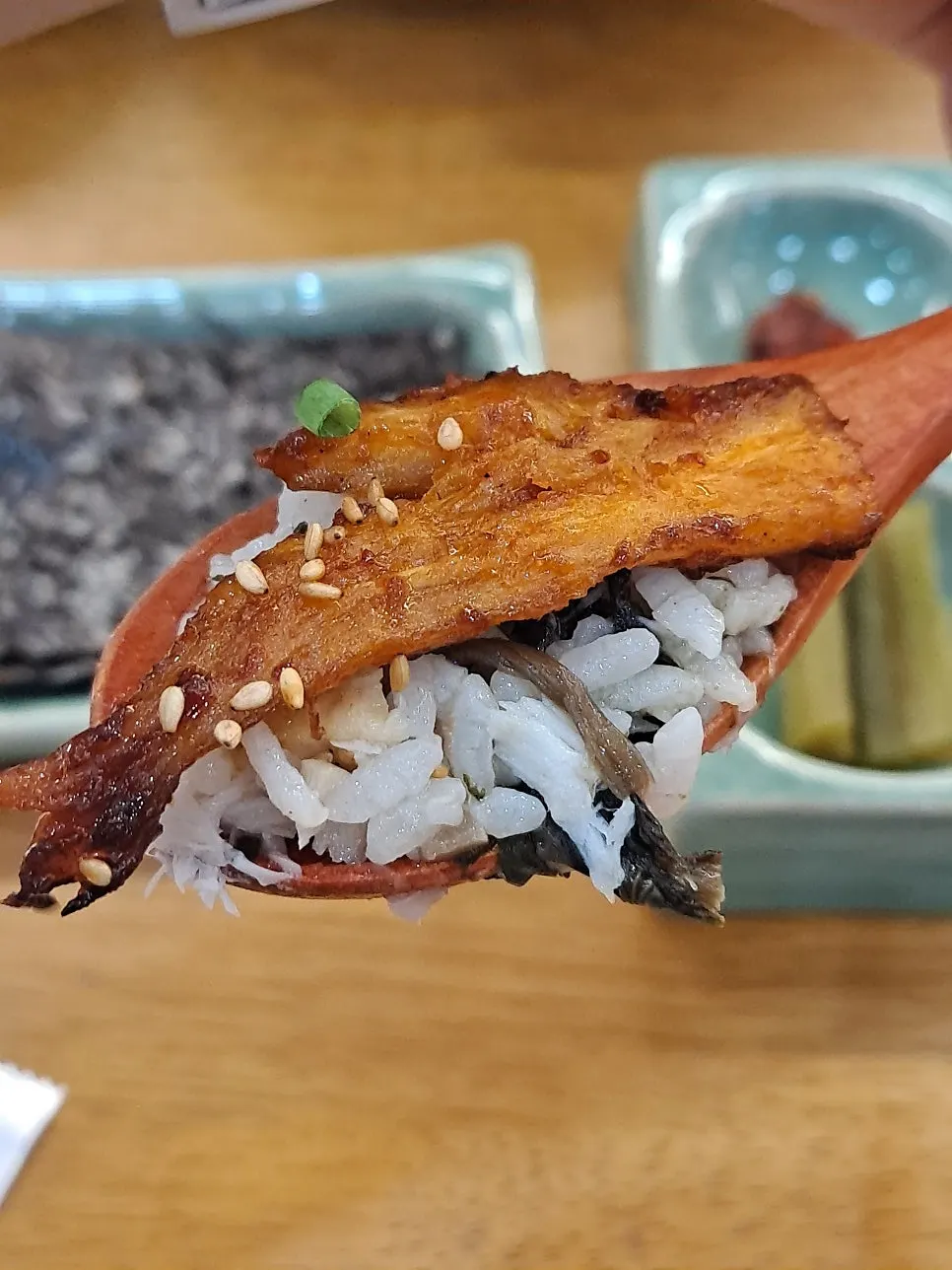 Mackerel gondre rice mixed with seasoning sauce