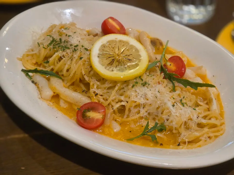 Hey Joji, an American home-style restaurant in Yeonnam-dong