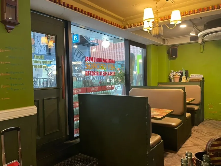 Hey Joji interior with vintage-painted walls