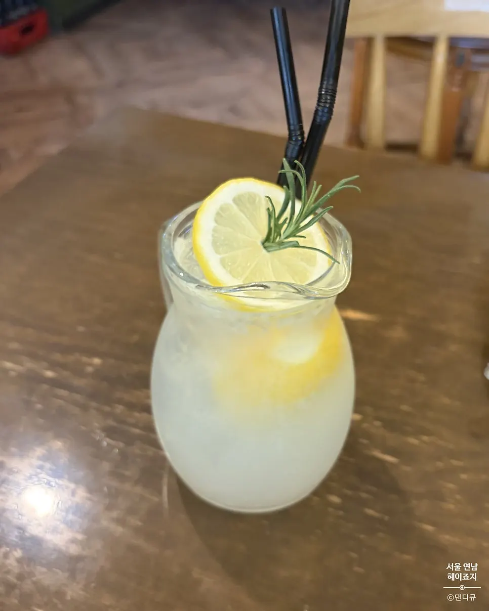 Close-up of the generously sized lemonade