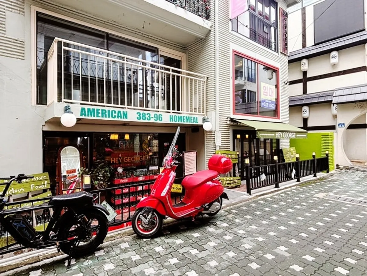 Exterior of Hey Joji, an American home-style restaurant in Yeonnam-dong