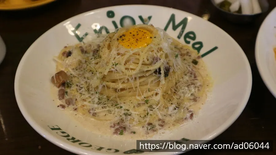 A bite of oil pasta twirled onto a fork