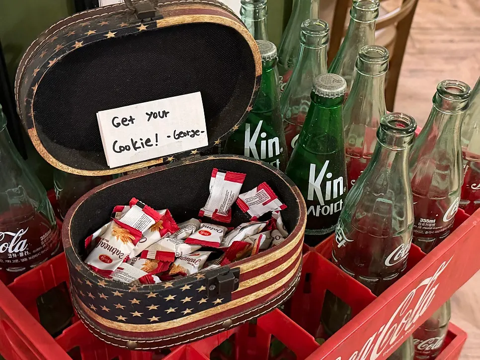 계산대에서 무료로 가져갈 수 있는 오트밀 캔디
