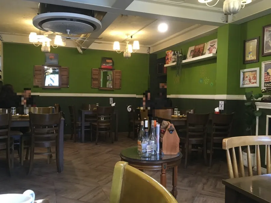 Interior of Hey Joji with an American vintage house feel