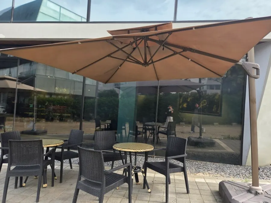 Heuksadang's outdoor terrace on a cool day