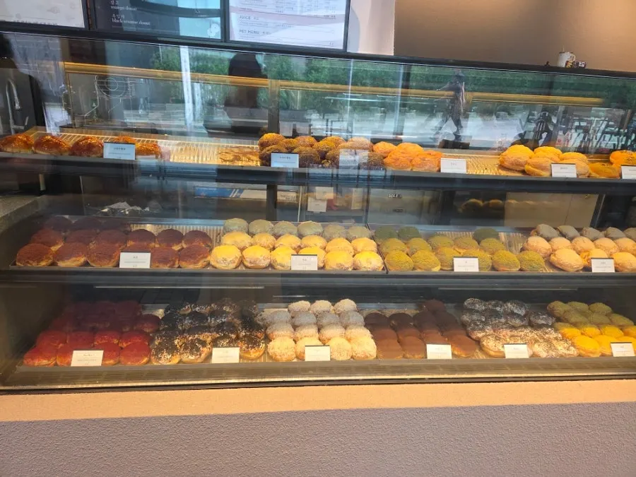Showcase of assorted donuts at Heuksadang