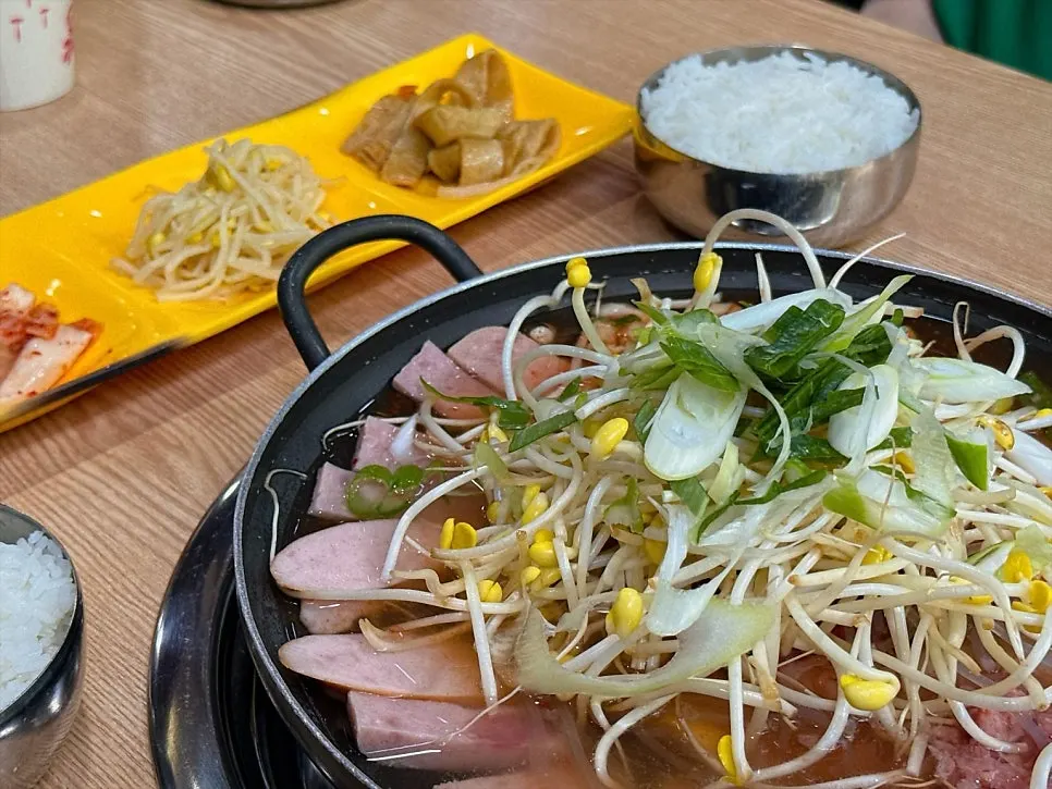A pot of basic budae jjigae with added ramen noodle sari