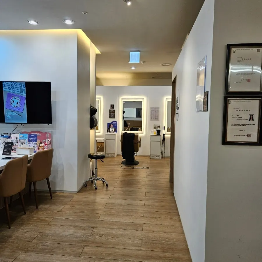 Comfortable waiting area at the salon
