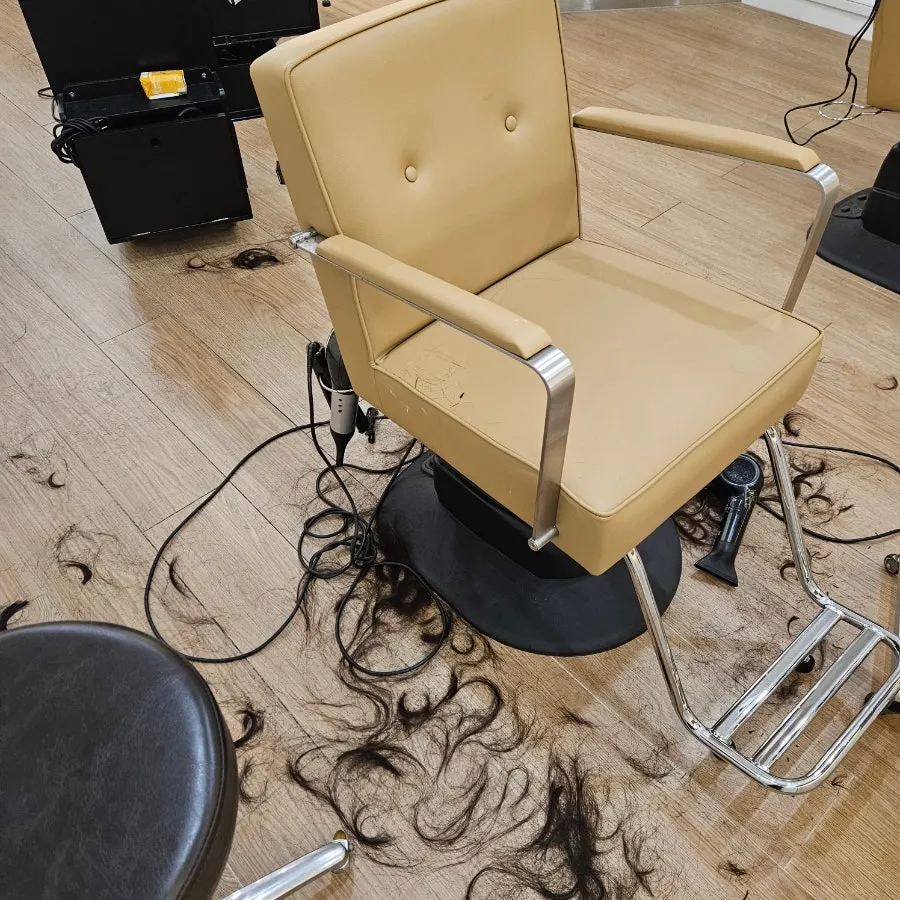 Light, trimmed mid-length hair