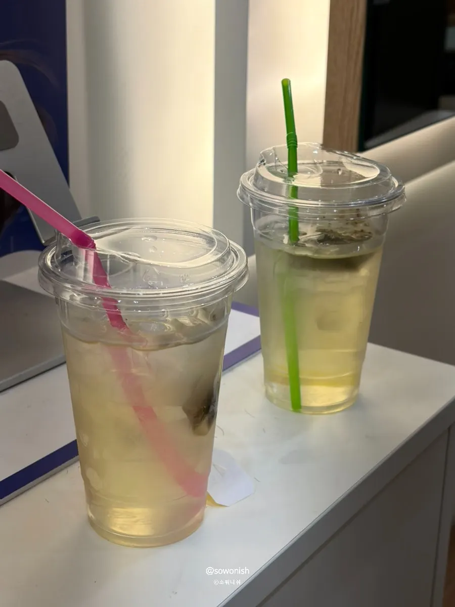 A glass of iced green tea served before the treatment