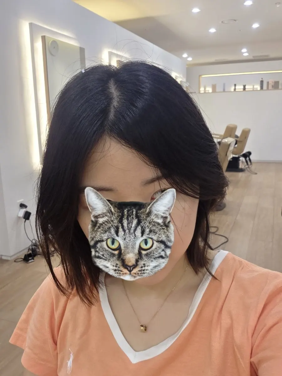 자라서 형태가 흐트러진 단발 비포 컷