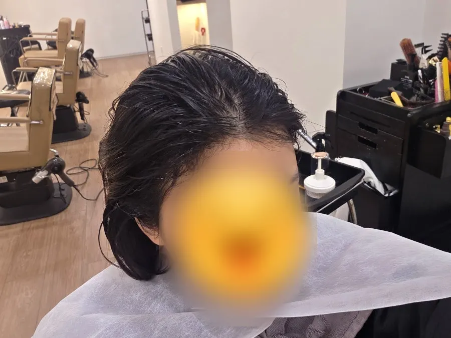 헤드스파 약제 도포 중인 두피