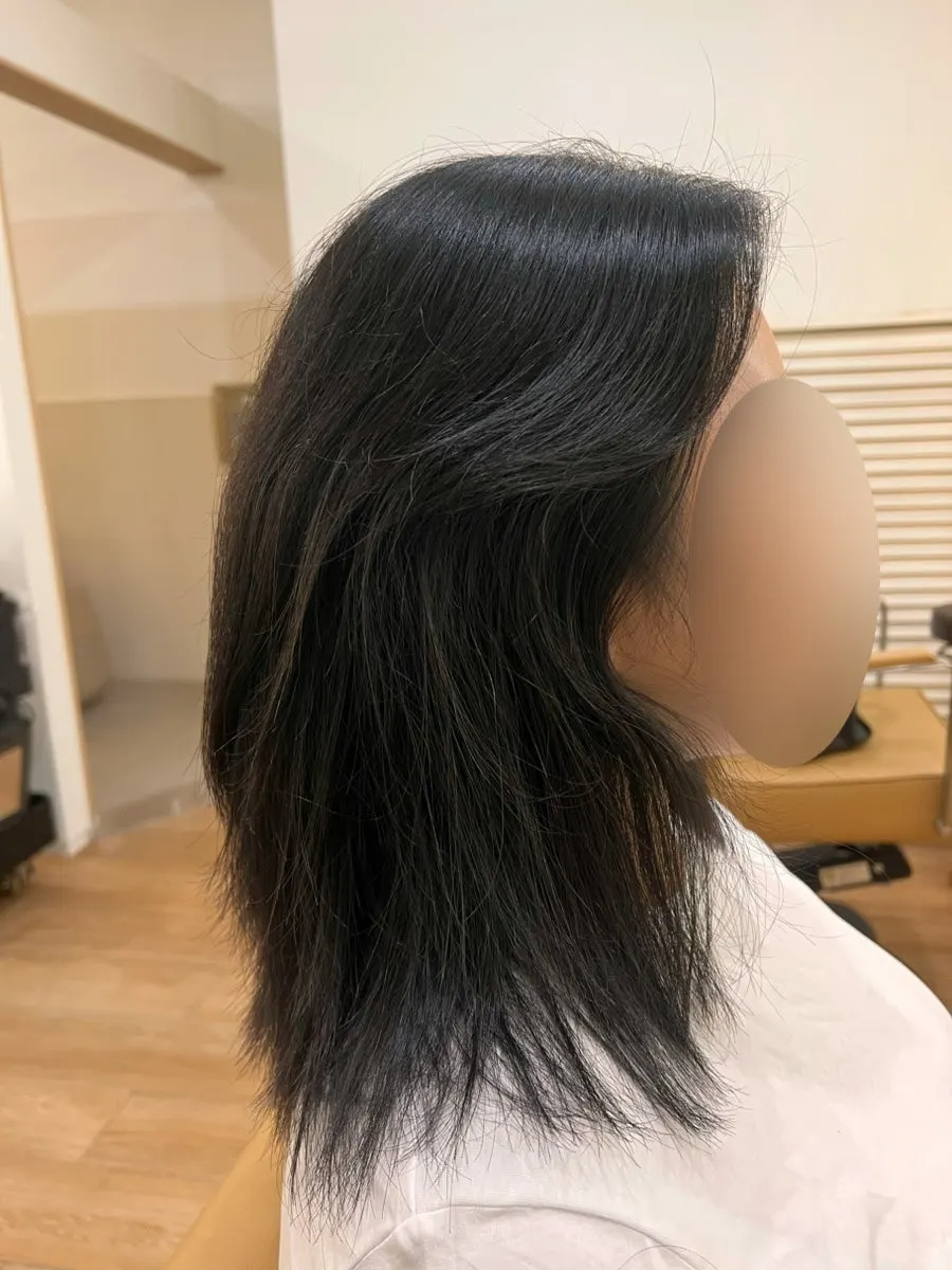Checking the condition of the thick hair