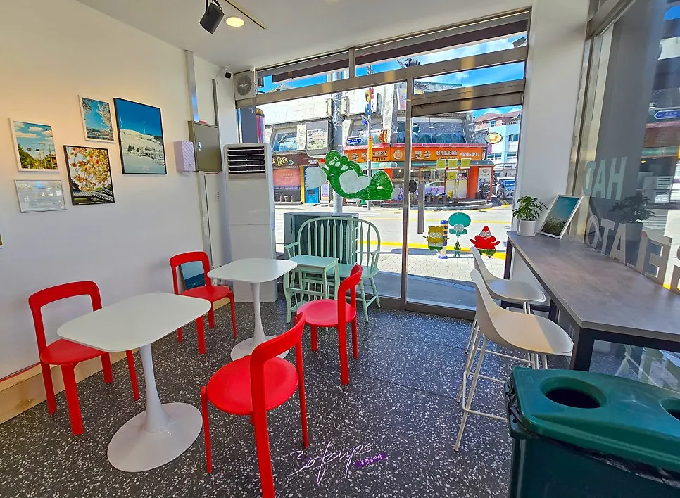 Hi Gelato interior seating with several tables