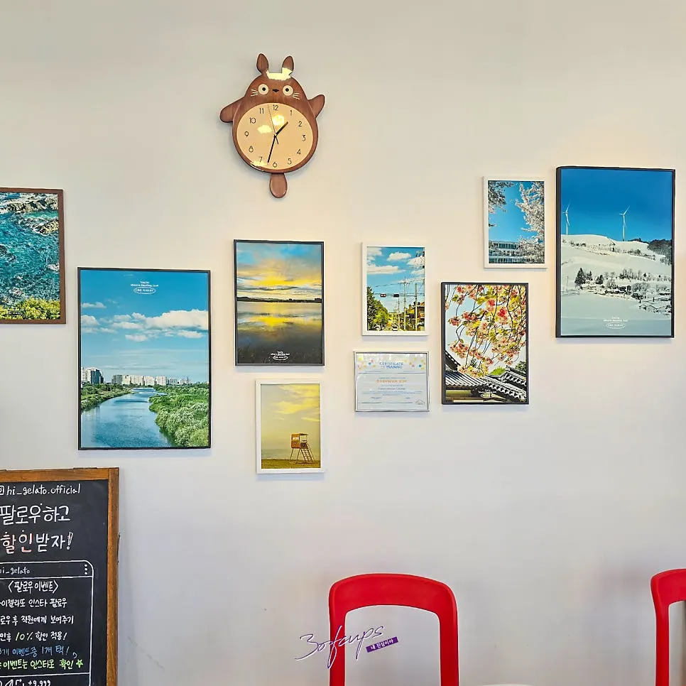 A tastefully decorated corner of Hi Gelato