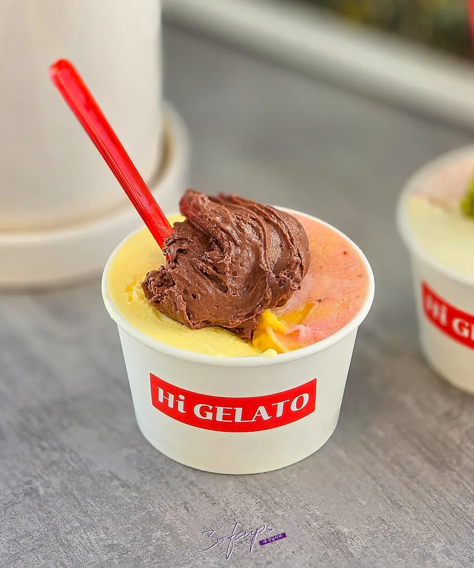 Large cup with corn supernova and mango-strawberry romance
