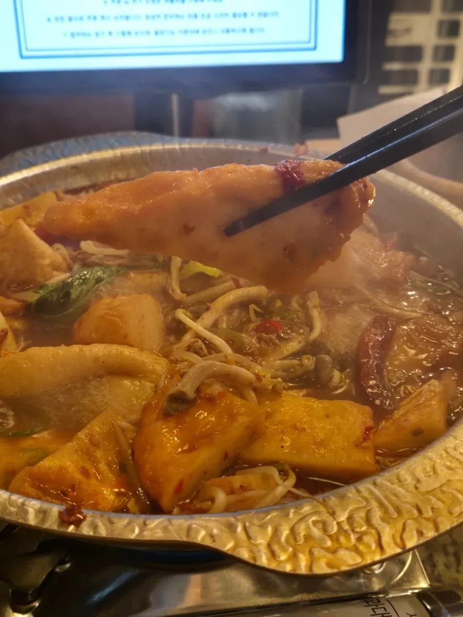 마라 국물에 건져 올린 꼬치어묵