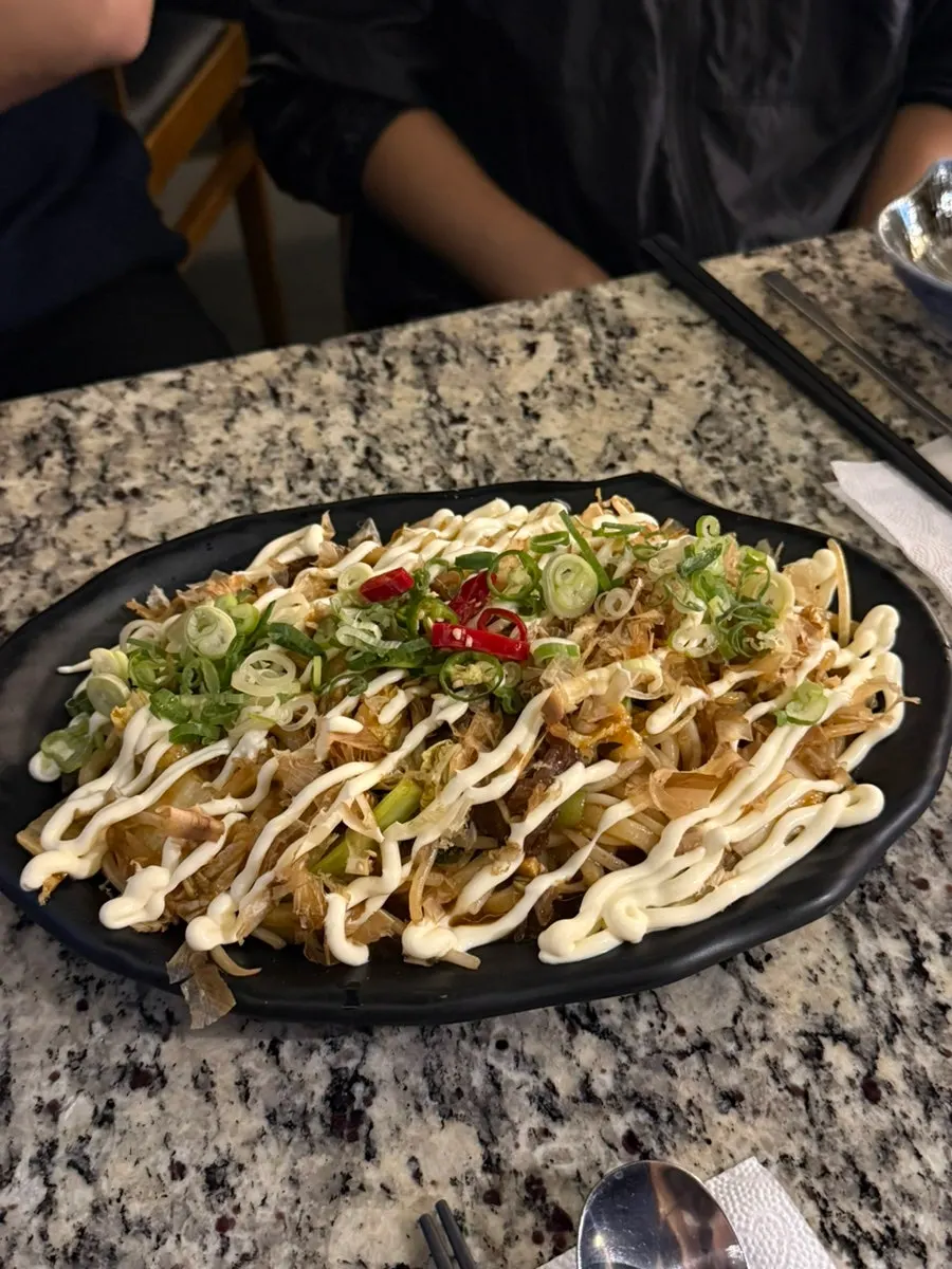 A plate of Hiku's bazaar beef stir-fried udon