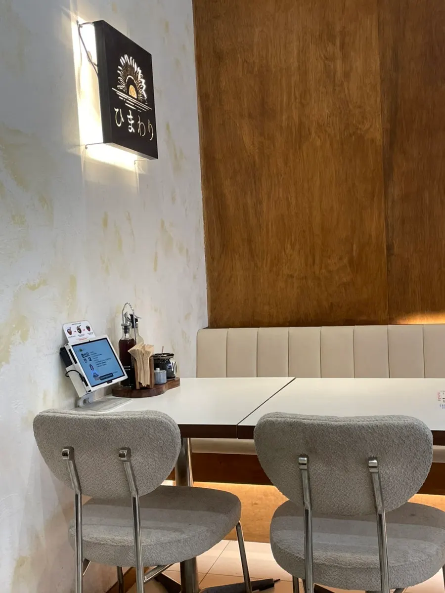 Lighting and seating inside Himawari Okjeong Main Branch
