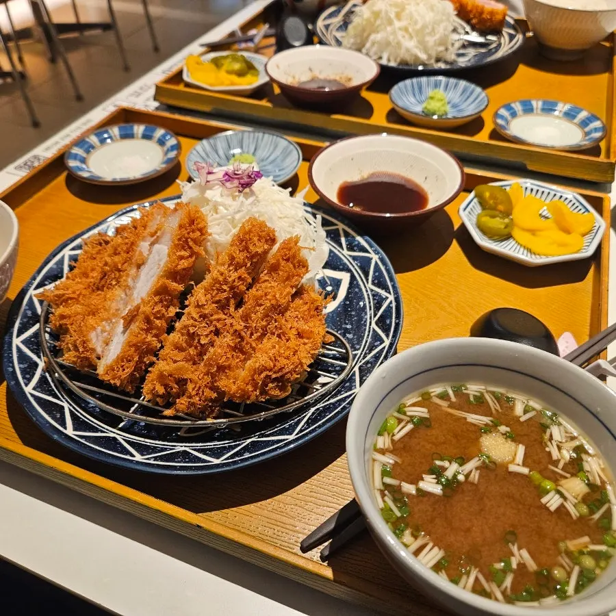 히마와리 로스카츠 정식 한 상