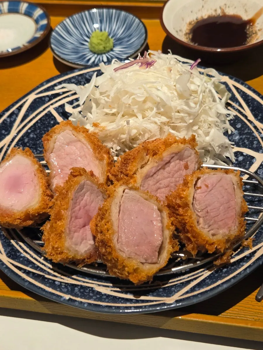 두툼하게 썰린 히레카츠