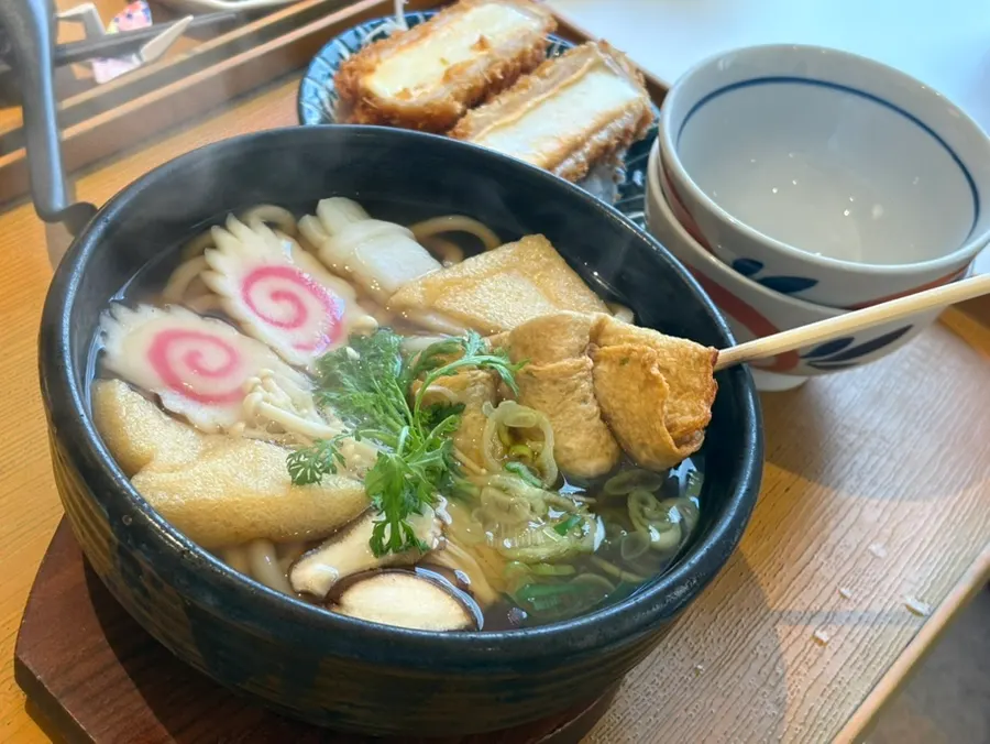 Skewer udon có chả cá bên trong