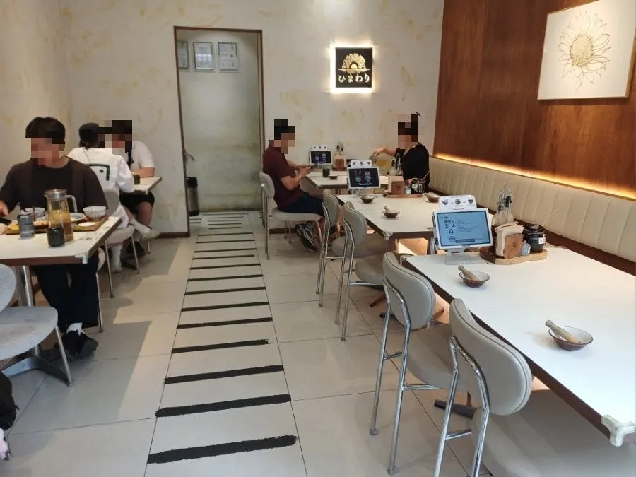 Seating inside Himawari