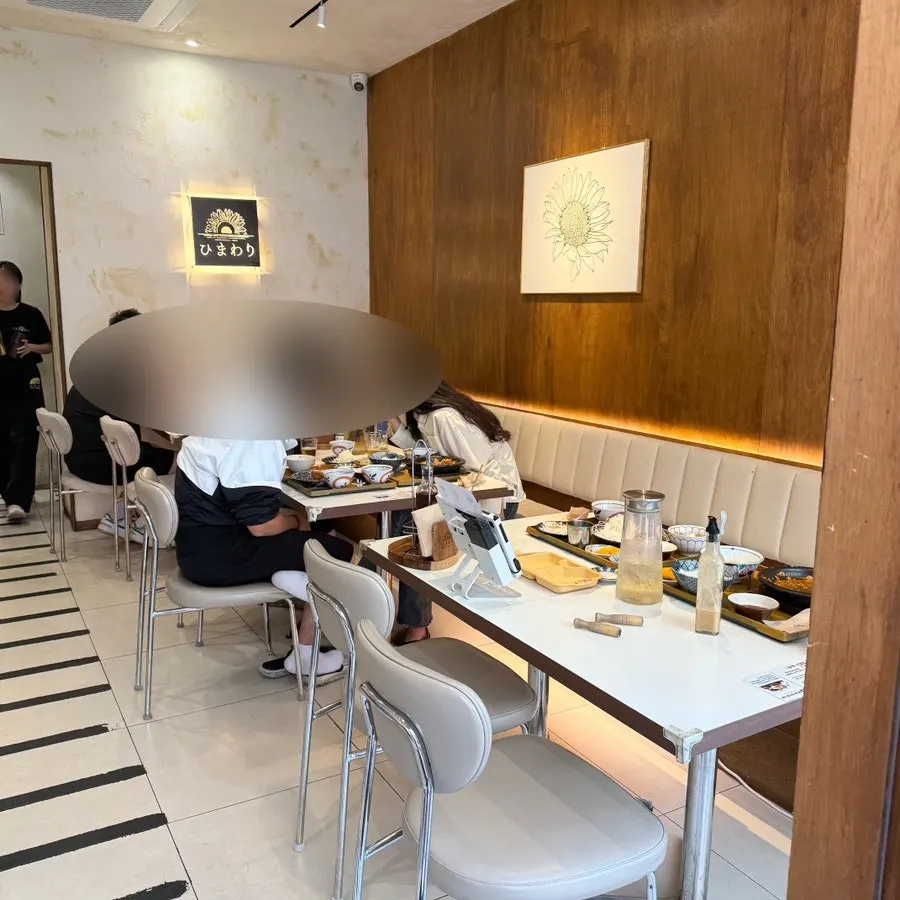 Two-person tables inside Himawari