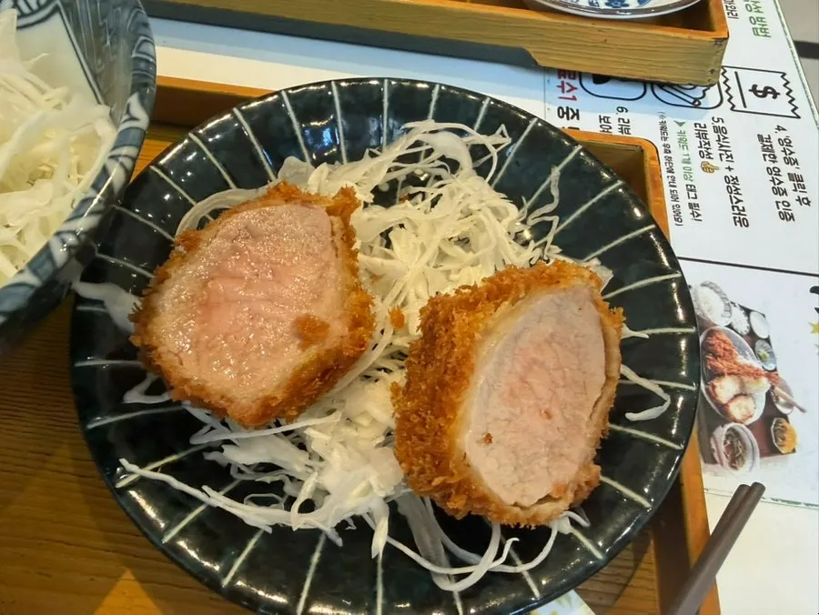 진하게 끓인 카레정식과 밥