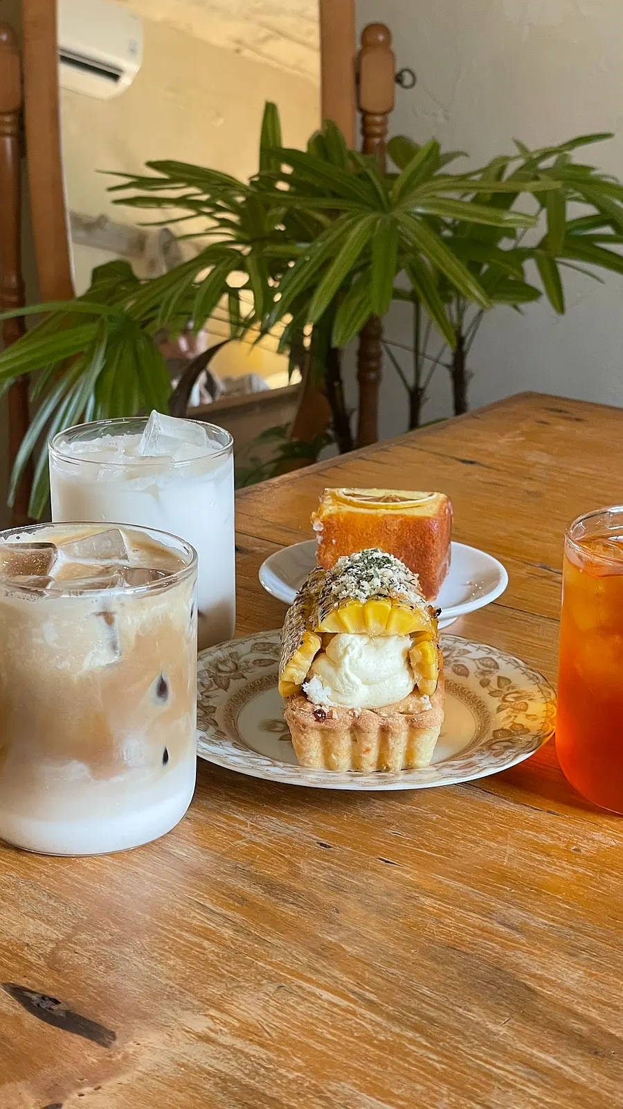 A glass of Hippy's iced latte