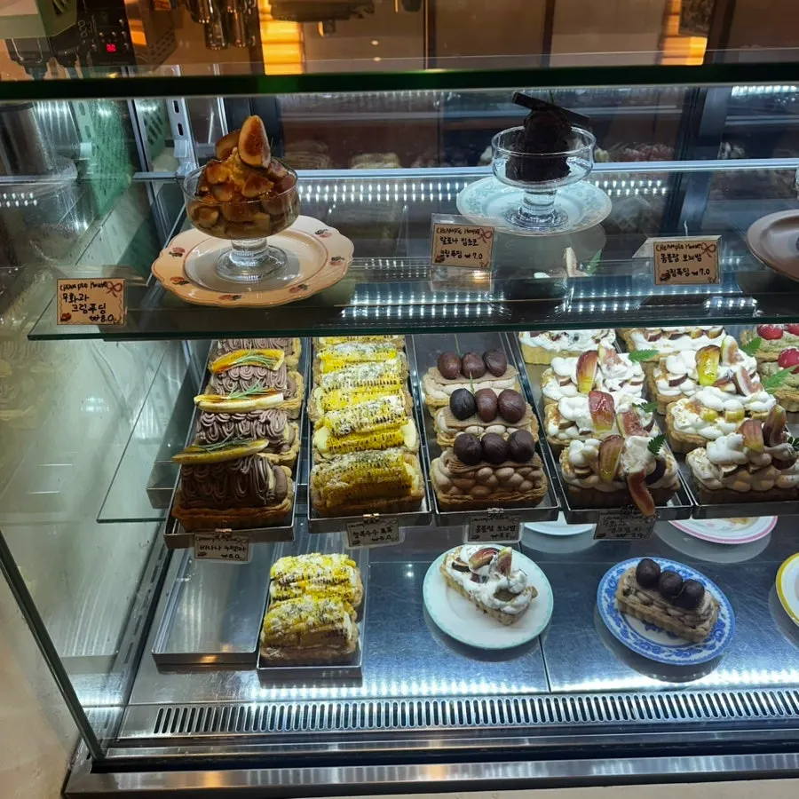 Cream pudding pies on display at Hippy