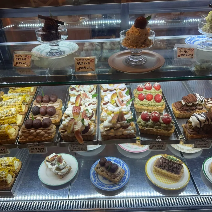 Various cream pie types at Hippy