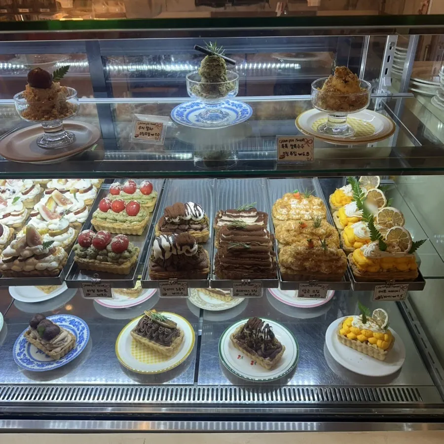 Dessert display at Hippy