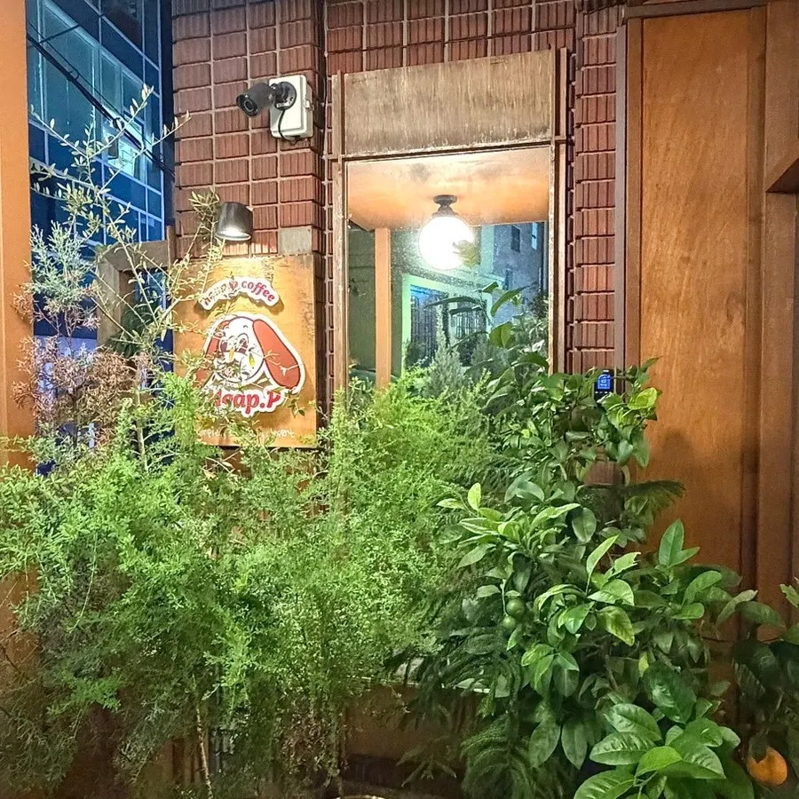 Photo zone in front of Hippy's entrance