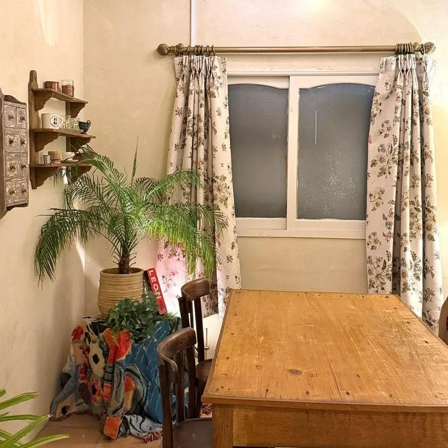 Hippy's inner annex space suitable for group gatherings