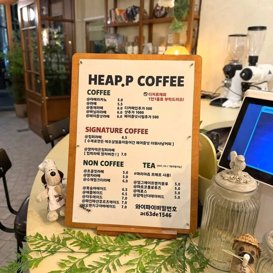 Hippy's drink menu board showing decaf swap option