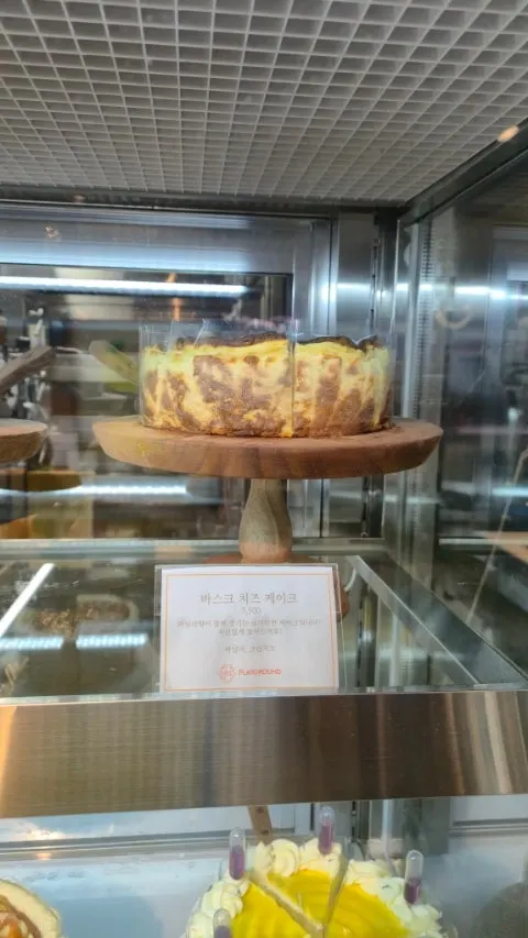 Matcha basque cheesecake at HYBE Playground