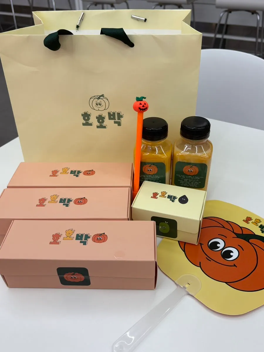 Picked-up rice cakes in a Hohobak shopping bag
