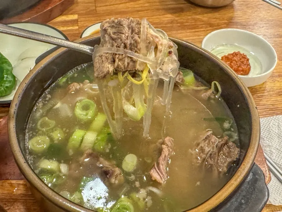 갈비를 찍어 먹는 테이블 소스