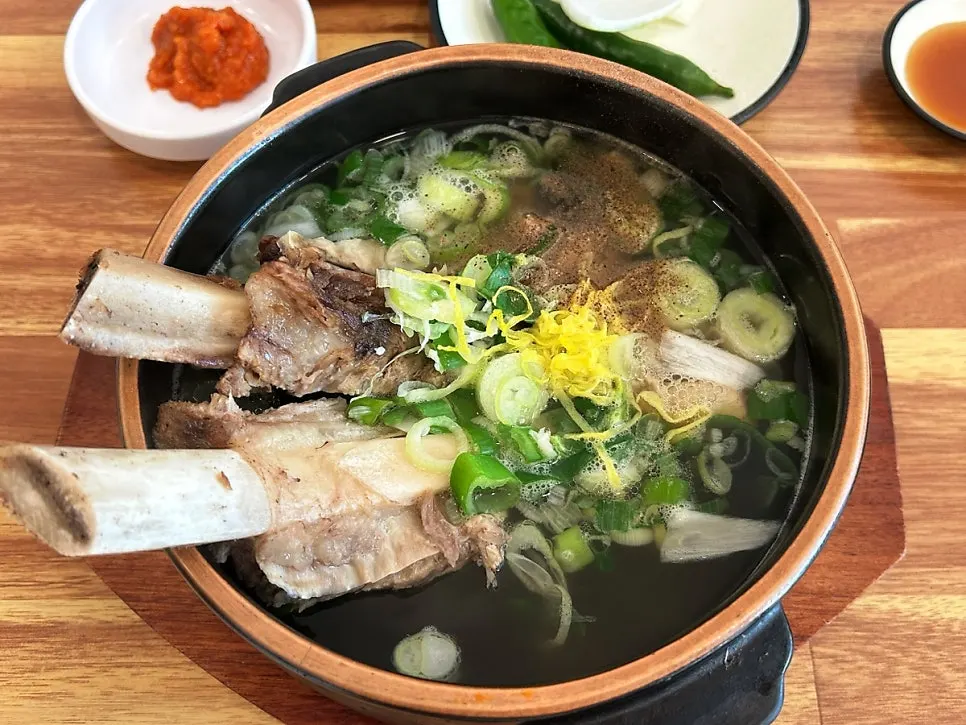 갈빗대가 들어간 갈비탕