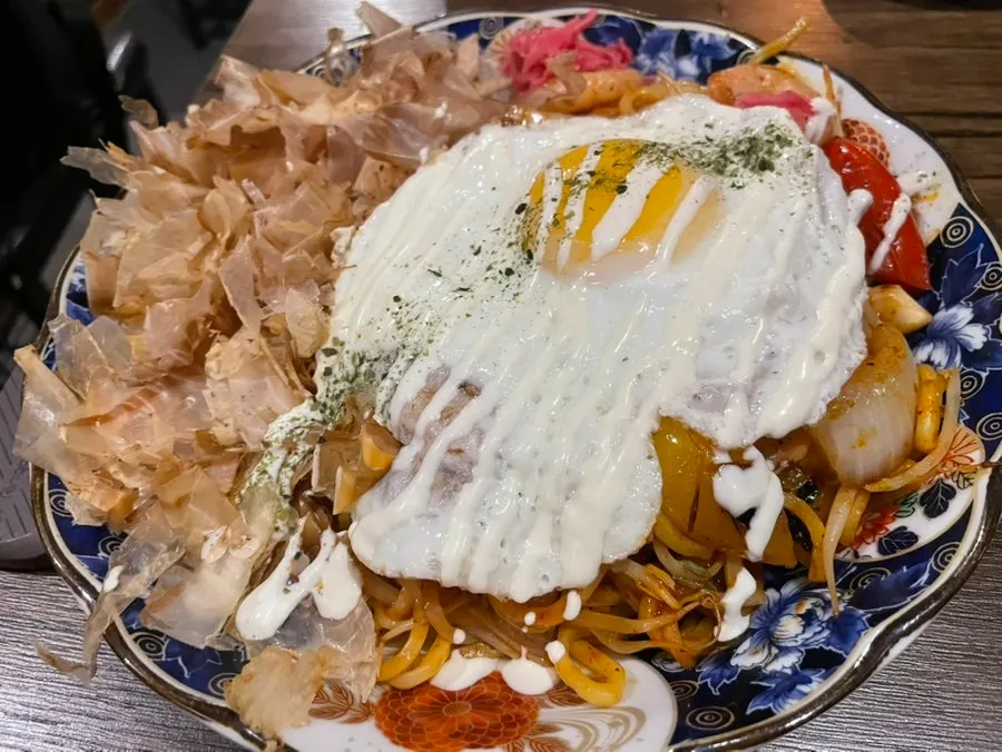 진하게 끓인 대창 모츠나베
