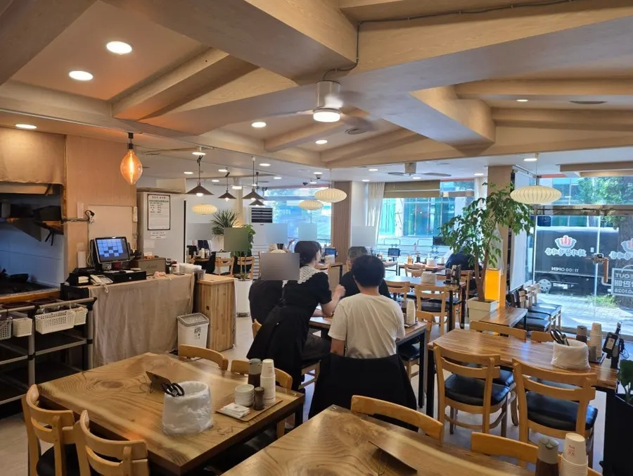 Dining area at Hoegi Wang Galbitang