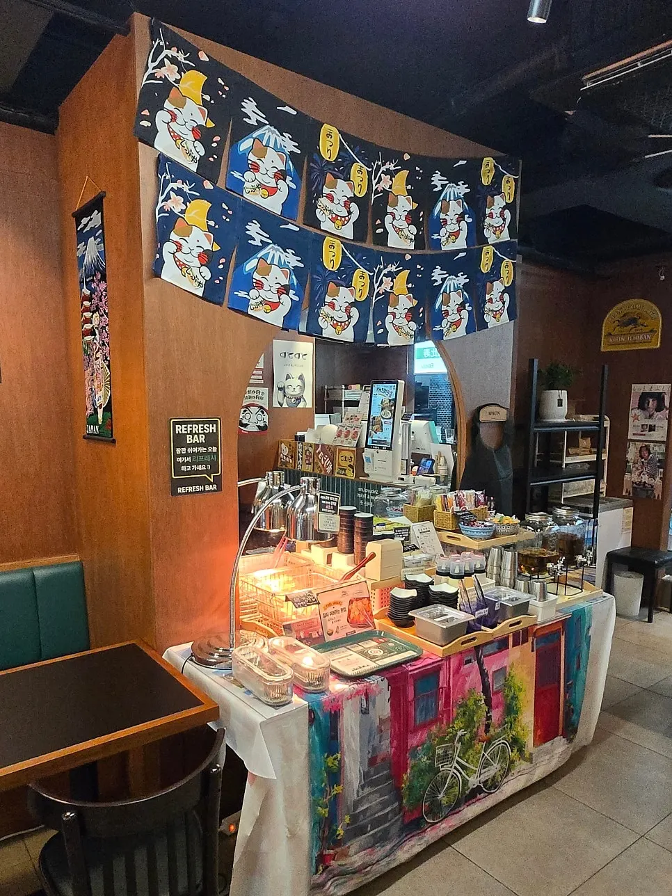 Overview of the 1986 Shibuya Burger self-serve corner