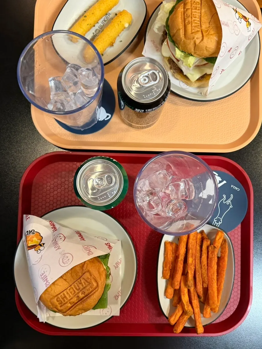 Buzzer and table after ordering at the kiosk