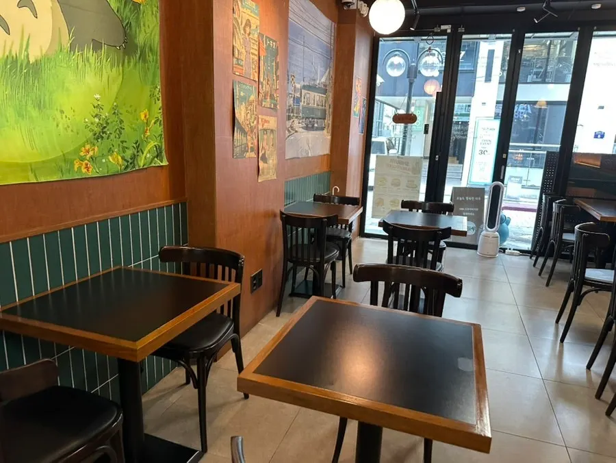 Exterior of 1986 Shibuya Burger near Hoegi Station