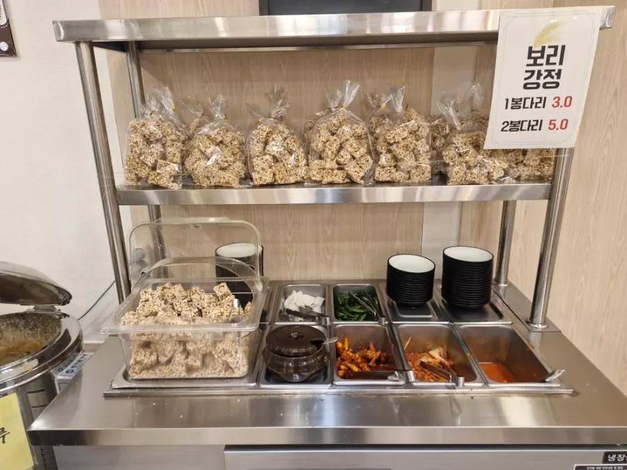 Side dishes laid out in the self-serve zone
