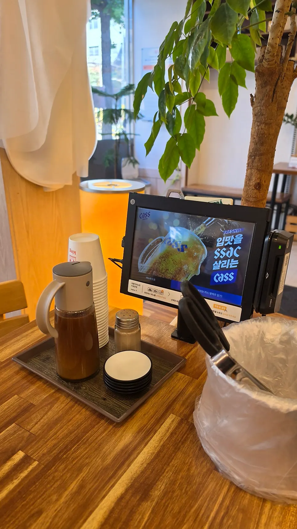 Tablet ordering device on the table